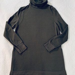 Madison & Berkeley Long Green Turtleneck Shirt